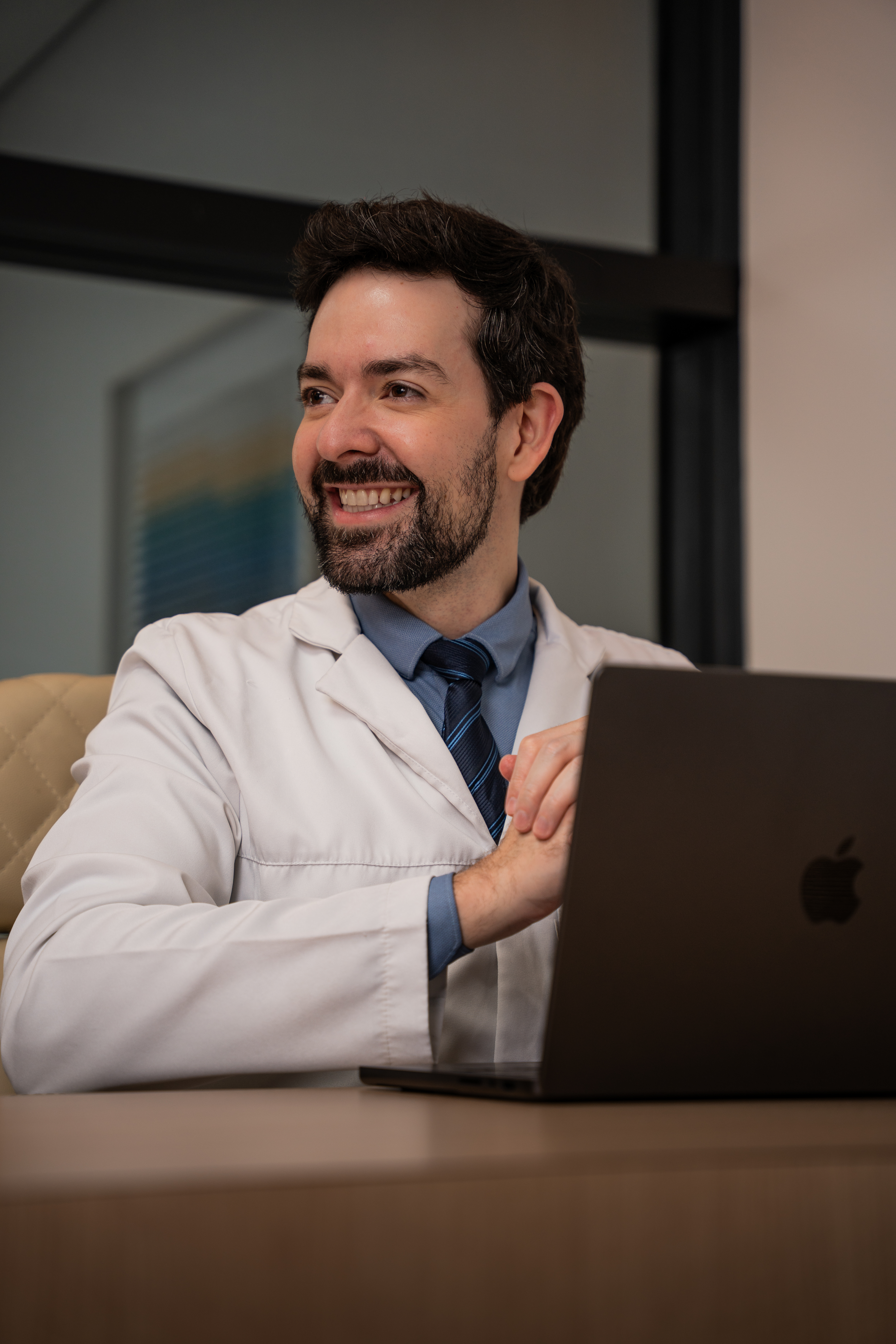 Médico para Tratar Sífilis: Qual Especialista Procurar? 3 Dr. Celso Mendanha, Infectologia — médico para tratar sífilis