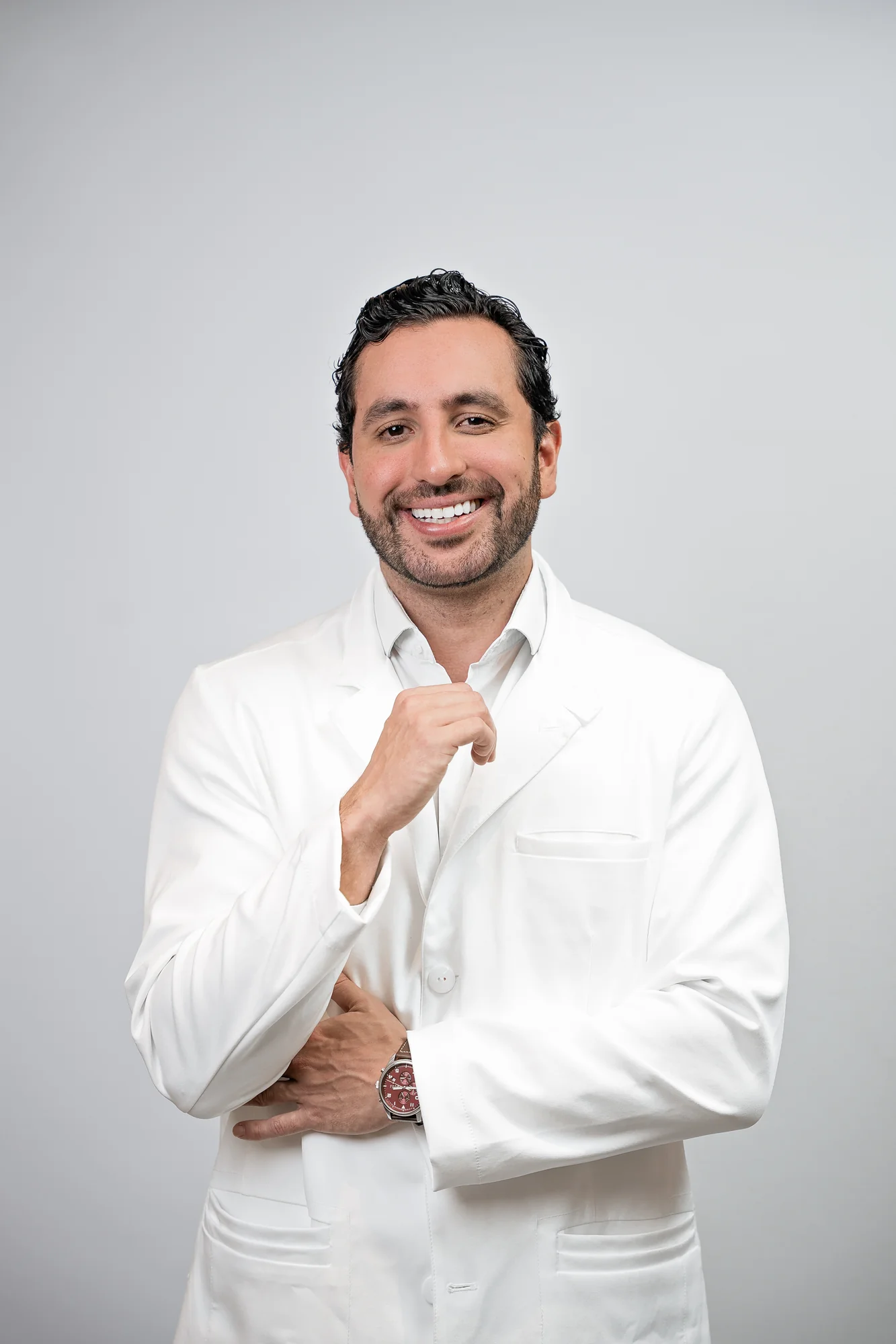Hérnia de disco: operar ou tratar sem cirurgia? 3 Dr. Pedro Henrique Correa, Ortopedista especialista em coluna — hérnia de disco